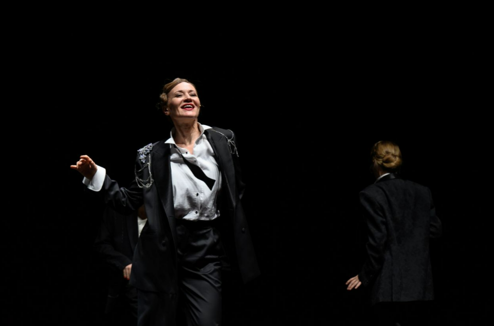 8 разгневанных женщин